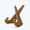 Bild in Galerie-Betrachter laden, Buchständer in X-Form aus naturfarbener Eiche, minimalistisches Design mit geschwungenen Haken-Enden