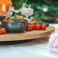 Bild in Galerie-Betrachter laden, Drehteller aus Eichenholz Natur, Größe L, ca. 60 cm Durchmesser, Milieubild im Garten, Teller mit Tomaten und Früchten auf Gartentisch
